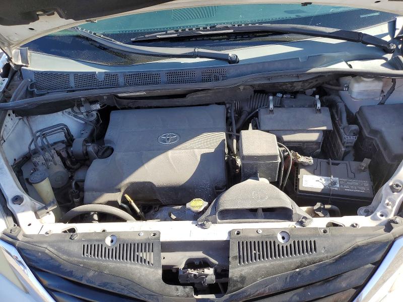 51004166 :رقم المزاد ، 5TDKK3DCXES497720 vin ، 2014 Toyota Sienna مزاد بيع