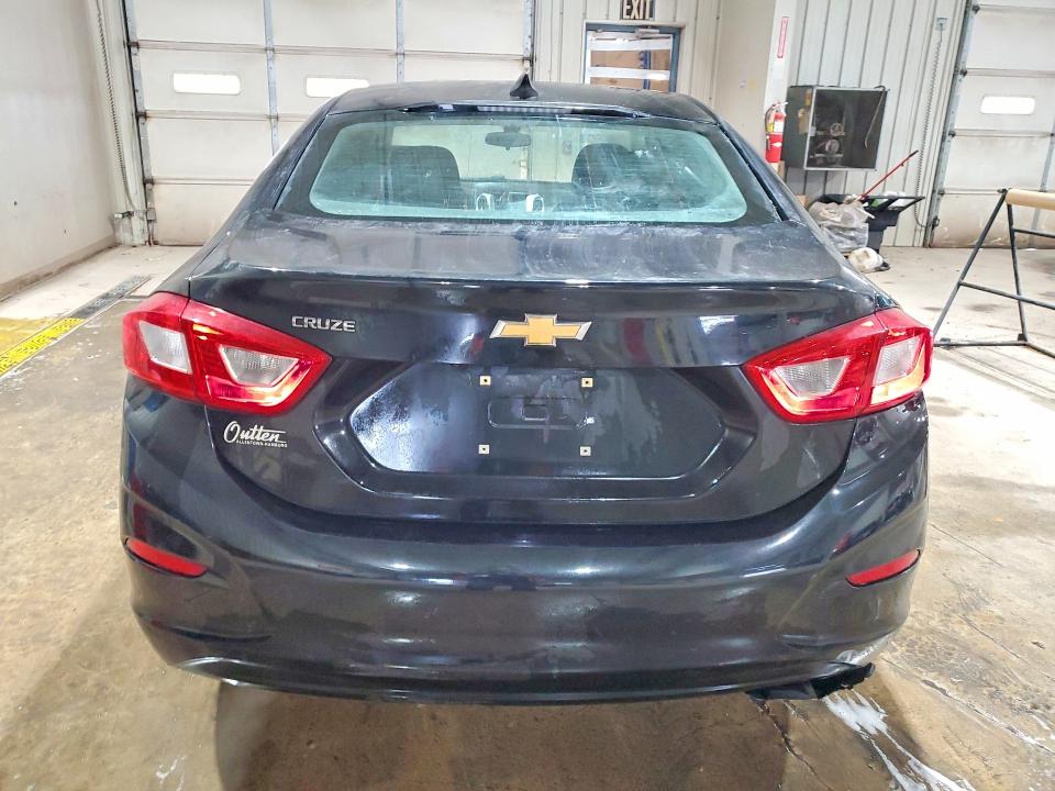 50892186 :رقم المزاد ، 1G1BC5SM8H7233780 vin ، 2017 Chevrolet Cruze مزاد بيع