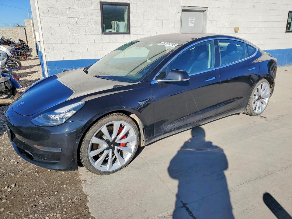 2018 Tesla Model 3 მანქანა იყიდება აუქციონზე, vin: 5YJ3E1EB8JF069732, აუქციონის ნომერი: 48351736
