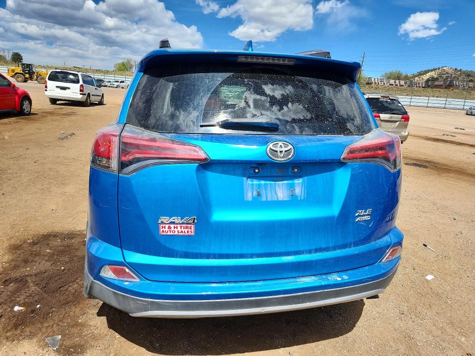 Продажа на аукционе авто 2018 Toyota Rav4, vin: JTMRFREV6JD231476, номер лота: 49028456