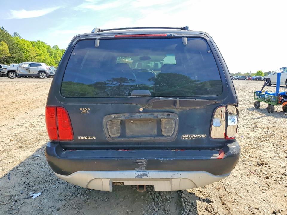 48108216 :رقم المزاد ، 5LMPU28A9YLJ00290 vin ، 2000 Lincoln Townhouse Navigator مزاد بيع