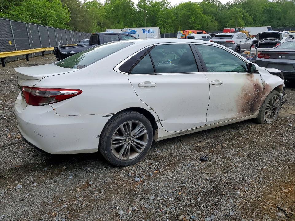51513646 :رقم المزاد ، 4T1BF1FKXFU950174 vin ، 2015 Toyota Camry مزاد بيع