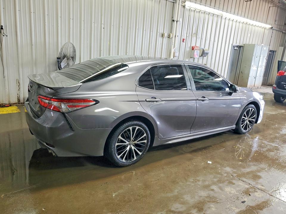 Продаж на аукціоні авто 2018 Toyota Camry, vin: 4T1B11HKXJU070919, номер лоту: 51302836