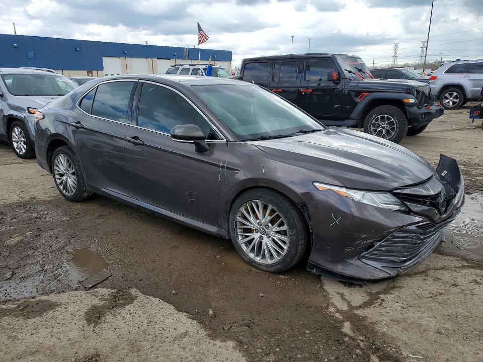 48864606 :رقم المزاد ، 4T1BZ1HK2JU019410 vin ، 2018 Toyota Camry مزاد بيع