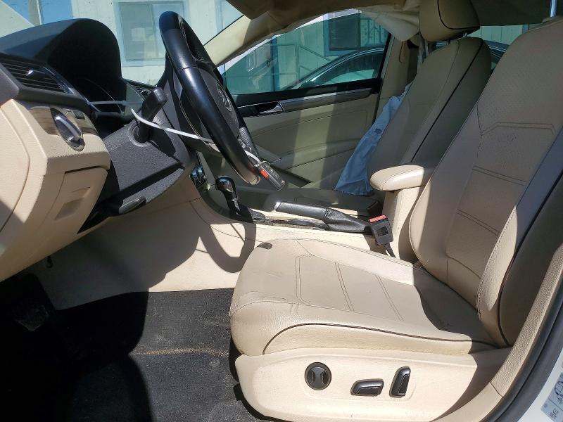 51146526 :رقم المزاد ، 1VWGT7A30HC048404 vin ، 2017 Volkswagen Passat مزاد بيع