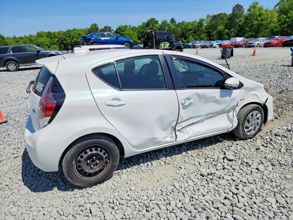 51109946 :رقم المزاد ، JTDKDTB34F1577705 vin ، 2015 Toyota Prius C مزاد بيع