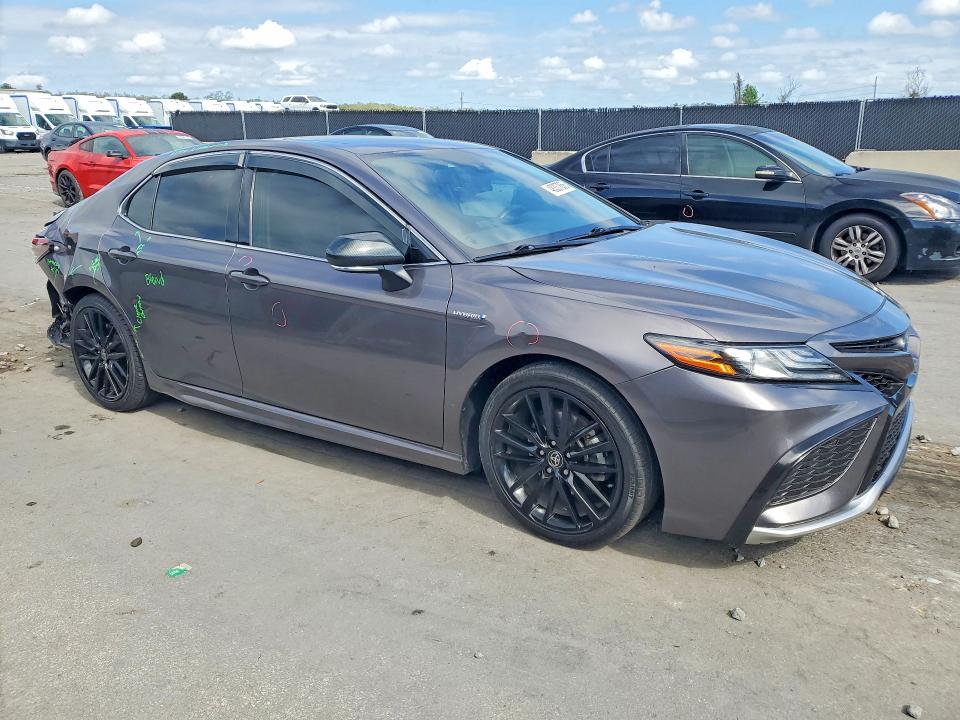 2021 Toyota Camry Hybrid მანქანა იყიდება აუქციონზე, vin: 4T1K31AK3MU565584, აუქციონის ნომერი: 48337856