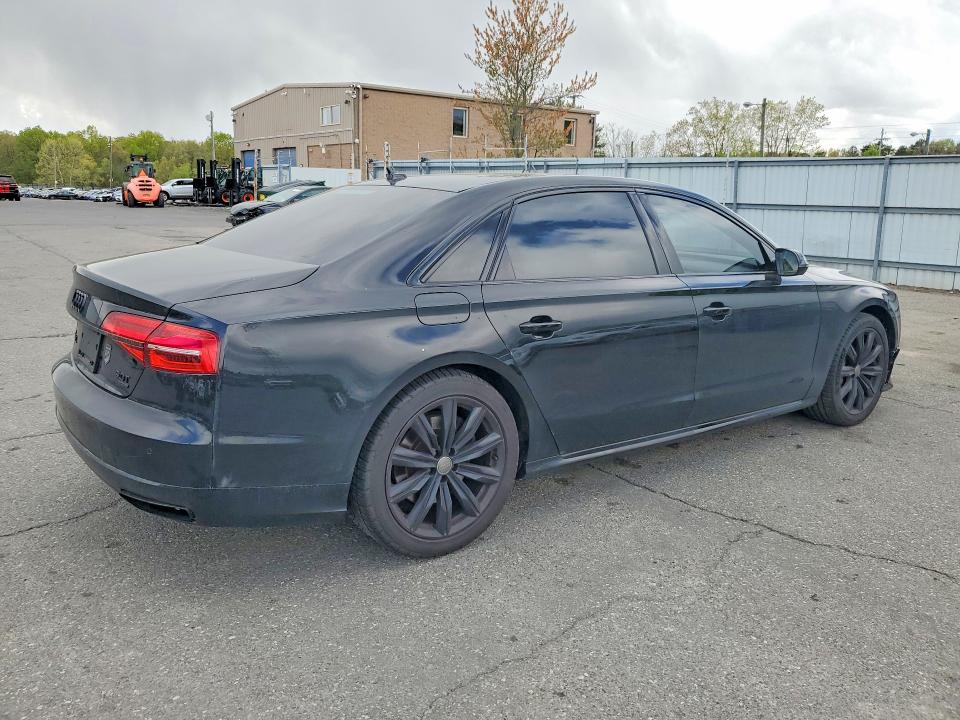 50639256 :رقم المزاد ، WAU44AFD1JN000421 vin ، 2018 Audi A8 مزاد بيع