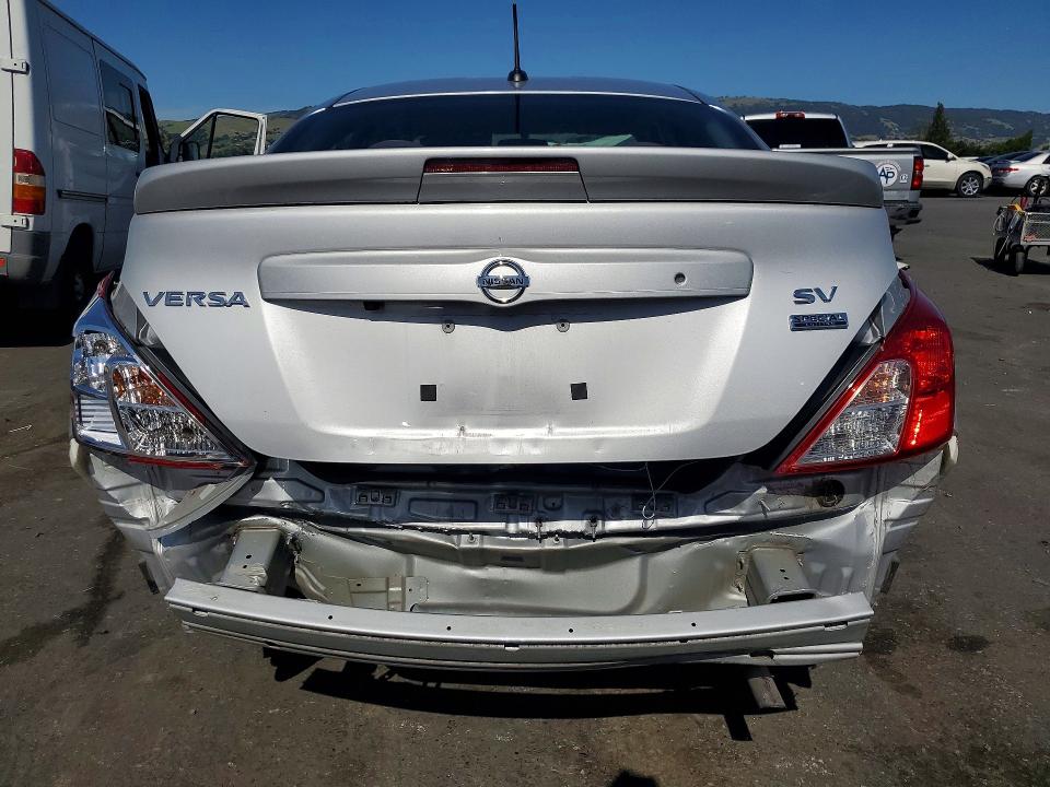 51310326 :رقم المزاد ، 3N1CN7AP1JL872262 vin ، 2018 Nissan Versa مزاد بيع