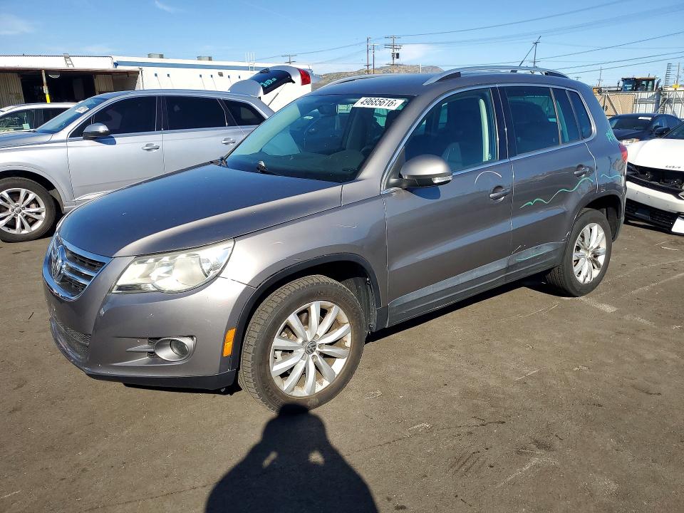49685616 :رقم المزاد ، WVGAV7AX2BW504233 vin ، 2011 Volkswagen Tiguan مزاد بيع