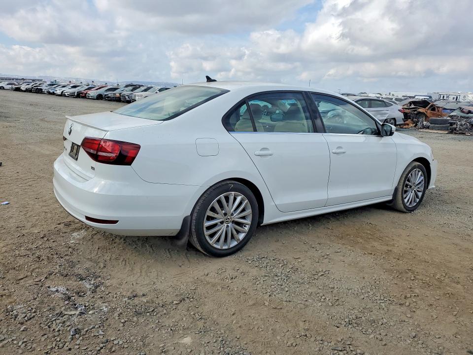 48014366 :رقم المزاد ، 3VWL17AJ4GM233331 vin ، 2016 Volkswagen Jetta مزاد بيع