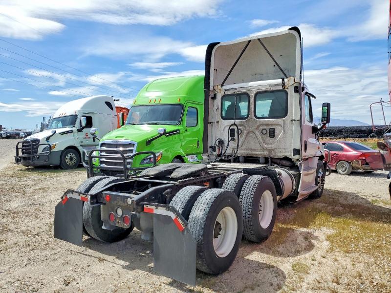 50175656 :رقم المزاد ، 3AKJGBDV9GDGX2136 vin ، 2016 Freigliner Cascadia 113 مزاد بيع