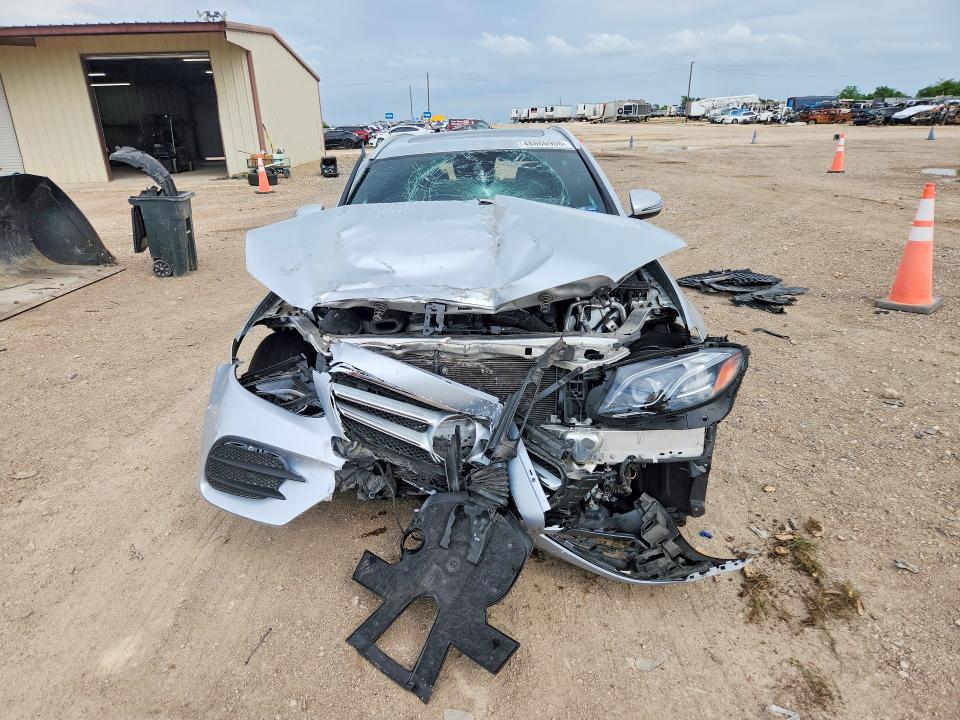 54493446 :رقم المزاد ، WDDZH6GB5JA375491 vin ، 2018 Mercedes-benz E مزاد بيع