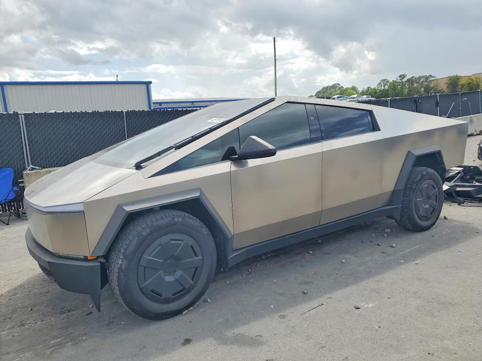 48115136 :رقم المزاد ، 7G2CEHED8RA050601 vin ، 2024 Tesla Cybertruck مزاد بيع