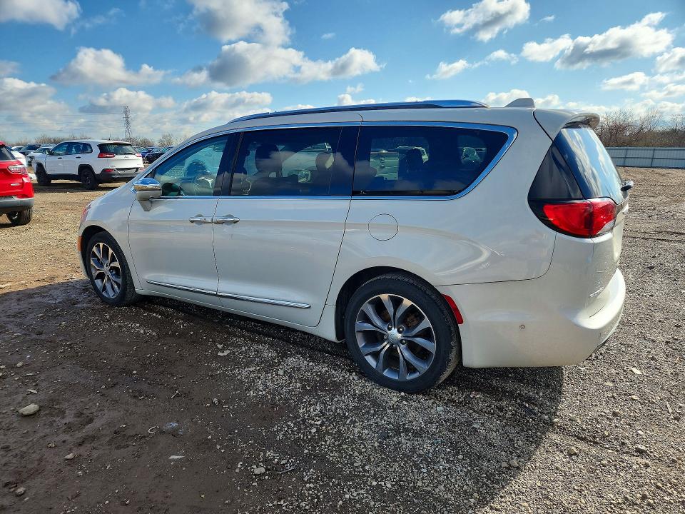 48930106 :رقم المزاد ، 2C4RC1GG8HR647688 vin ، 2017 Chrysler Pacifica مزاد بيع