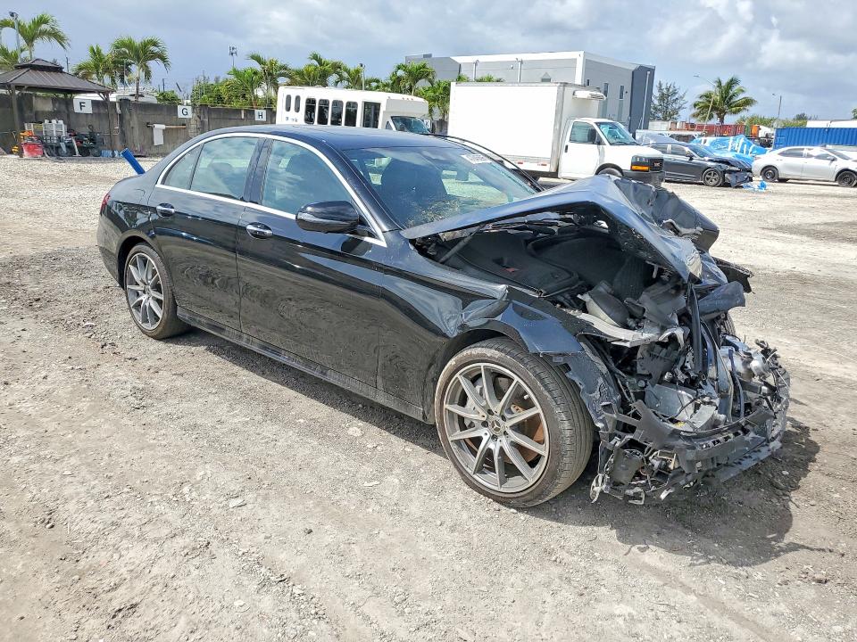 47845696 :رقم المزاد ، W1KZF8DB9MA922224 vin ، 2021 Mercedes-benz E مزاد بيع