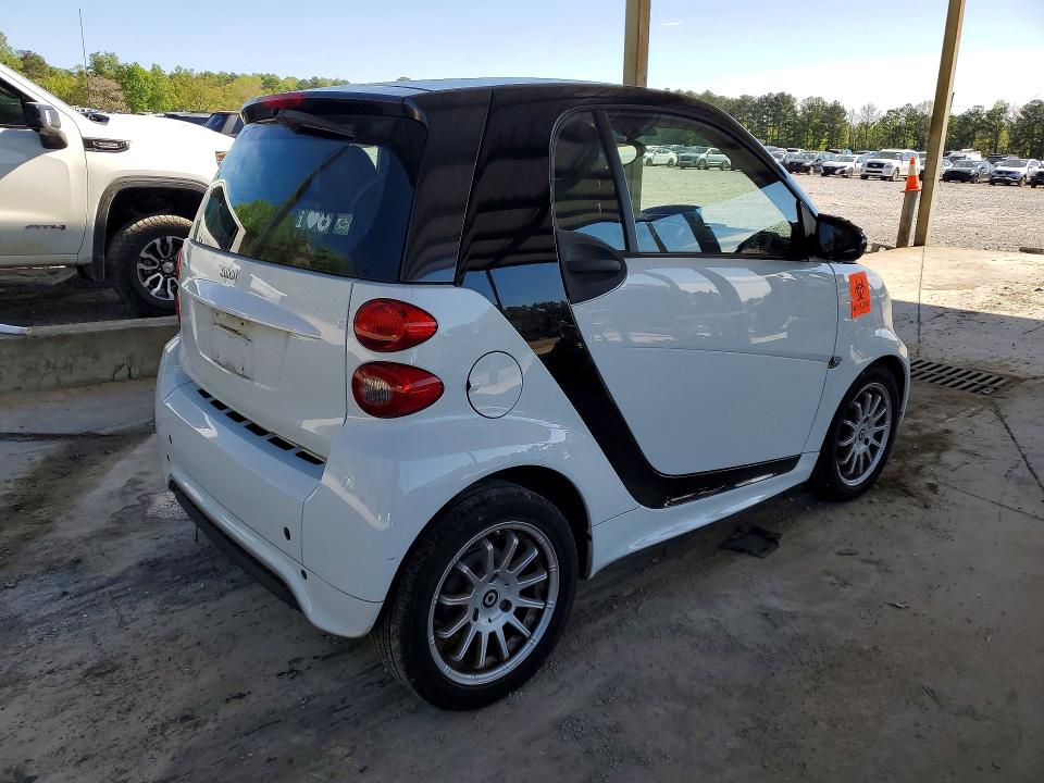 2013 Smart Fortwo მანქანა იყიდება აუქციონზე, vin: WMEEJ3BA0DK671187, აუქციონის ნომერი: 49268216