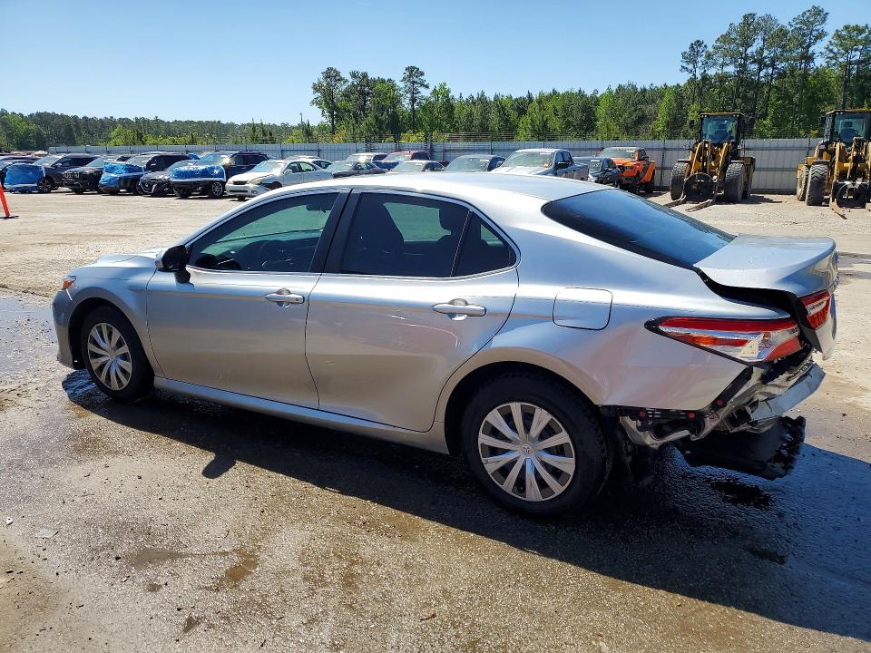 49744986 :رقم المزاد ، 4T1B11HK7JU536208 vin ، 2018 Toyota Camry مزاد بيع