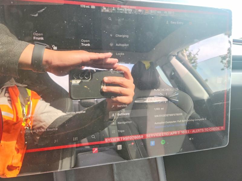77005675 :رقم المزاد ، 5YJ3E1ET9SF078059 vin ، 2025 Tesla Model 3 مزاد بيع