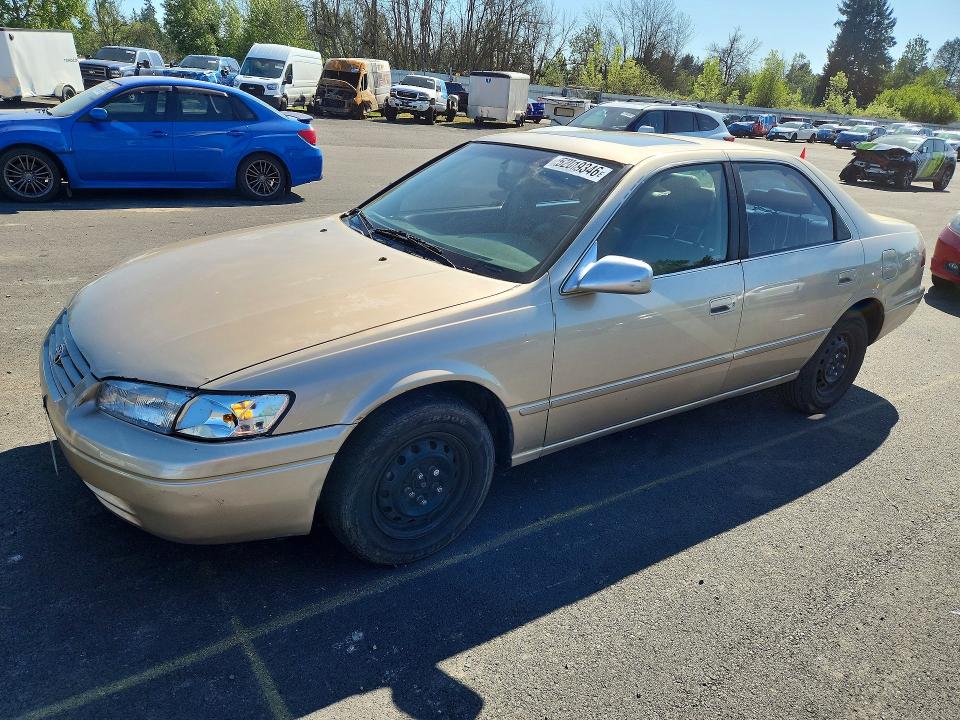 52019346 :رقم المزاد ، JT2BG28K8W0250156 vin ، 1998 Toyota Camry مزاد بيع
