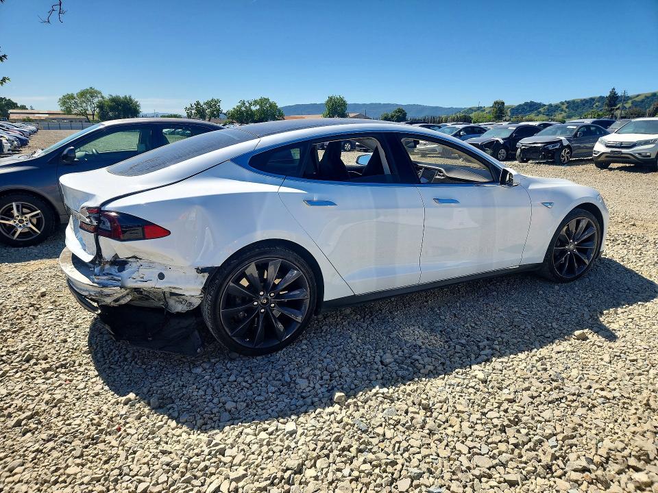 48623686 :رقم المزاد ، 5YJSA1CG1DFP29006 vin ، 2013 Tesla Model S مزاد بيع