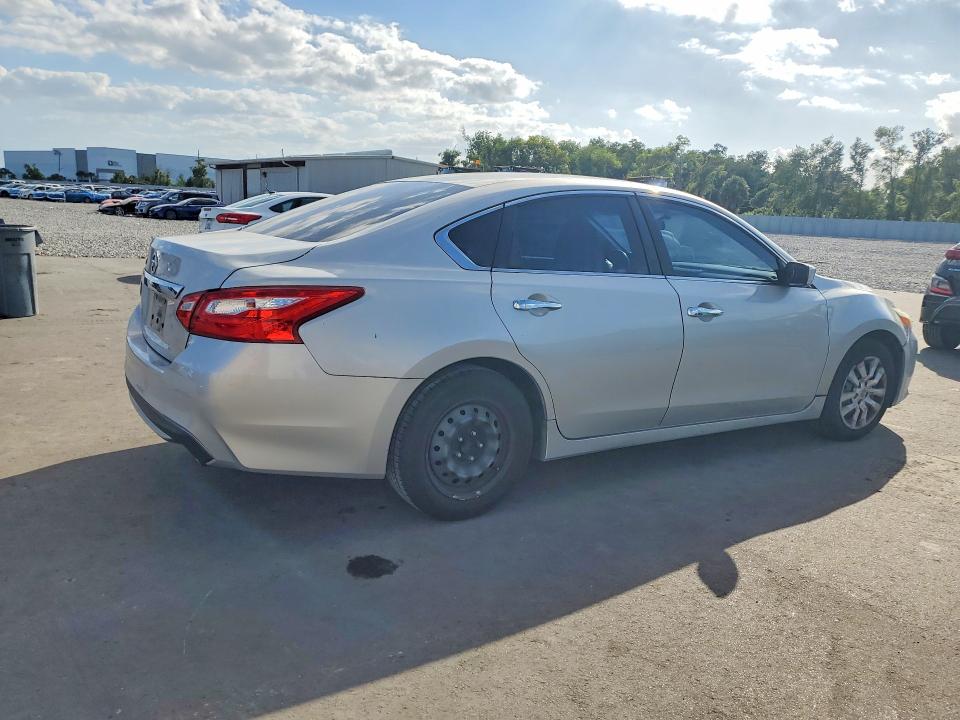 2017 Nissan Altima მანქანა იყიდება აუქციონზე, vin: 1N4AL3AP8HC232368, აუქციონის ნომერი: 49825756