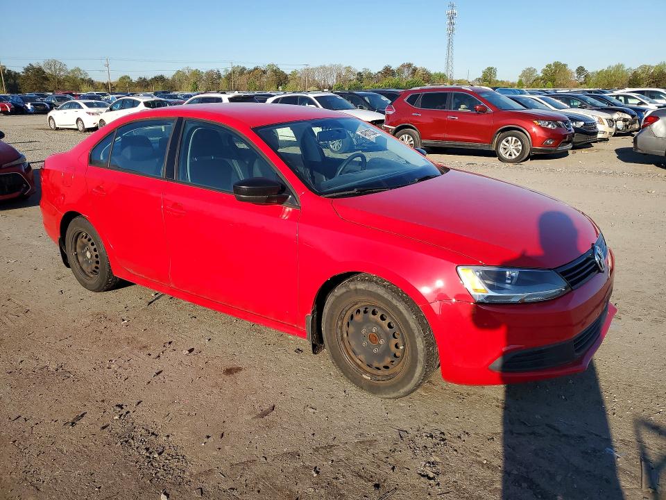 49012236 :رقم المزاد ، 3VW2K7AJ1EM328094 vin ، 2014 Volkswagen Jetta مزاد بيع