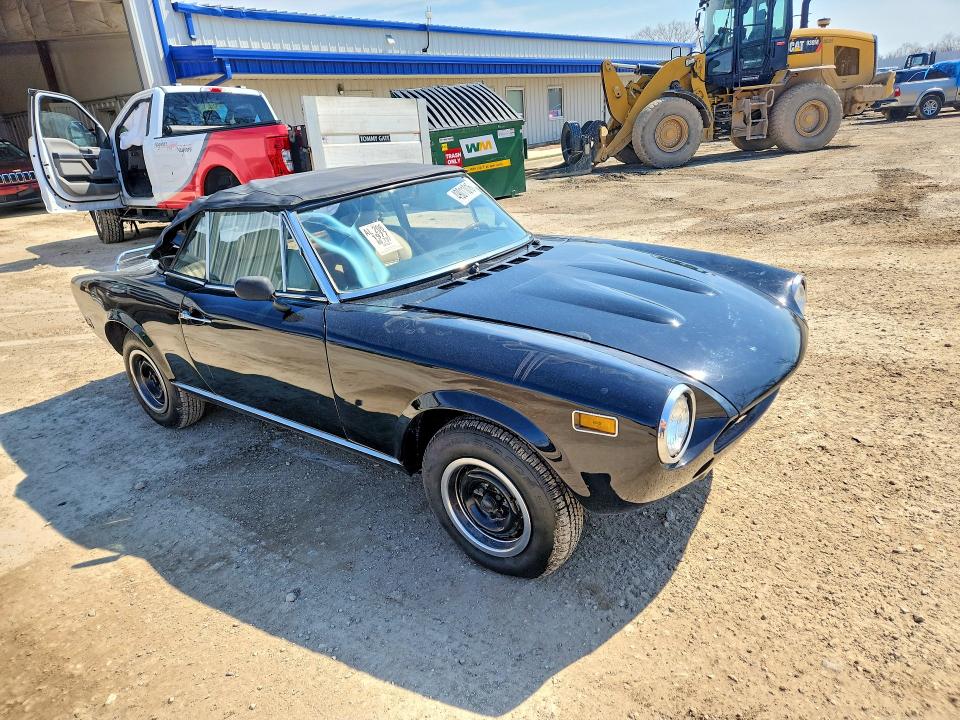 49011016 :رقم المزاد ، 124CS10124477 vin ، 1977 Fiat 124 Spider مزاد بيع