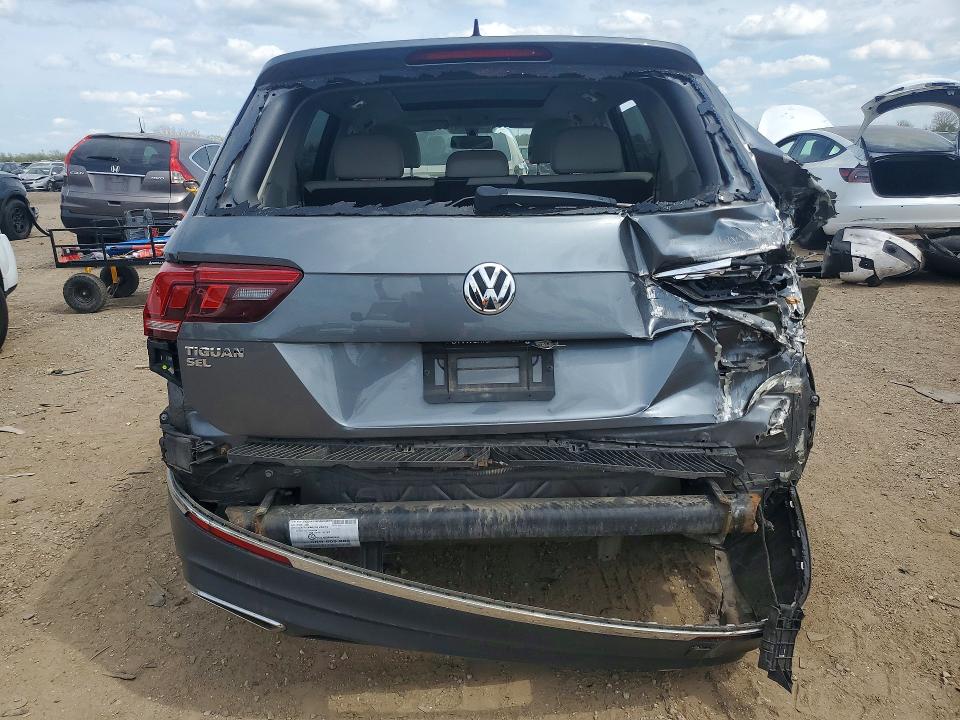 50956956 :رقم المزاد ، 3VV2B7AX0JM030669 vin ، 2018 Volkswagen Tiguan مزاد بيع