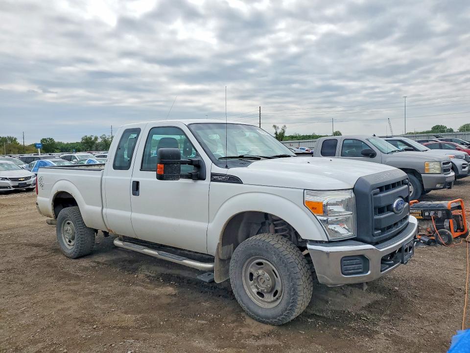 51820196 :رقم المزاد ، 1FT7X2B65FEC37439 vin ، 2015 Ford F250 مزاد بيع