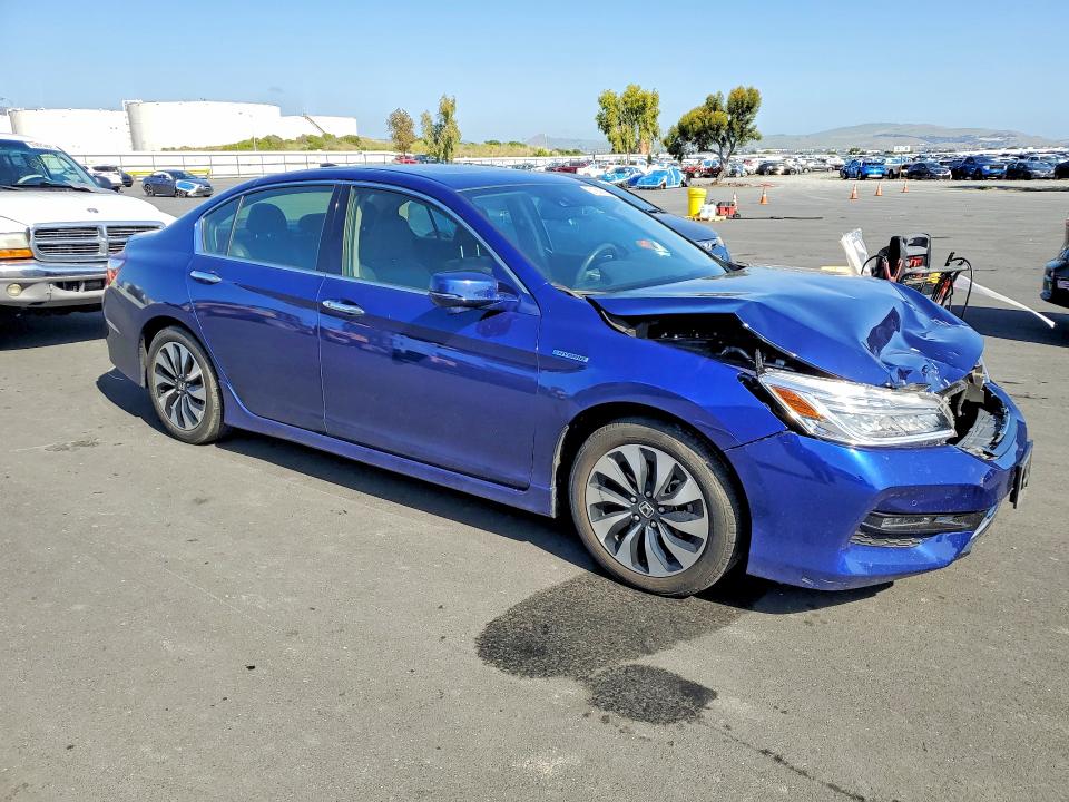 Продажа на аукционе авто 2017 Honda Accord, vin: JHMCR6F70HC005685, номер лота: 51669866