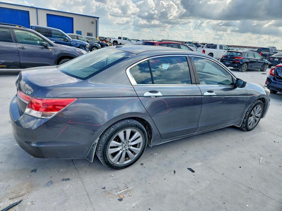 49337416 :رقم المزاد ، 1HGCP3F83BA029840 vin ، 2011 Honda Accord مزاد بيع