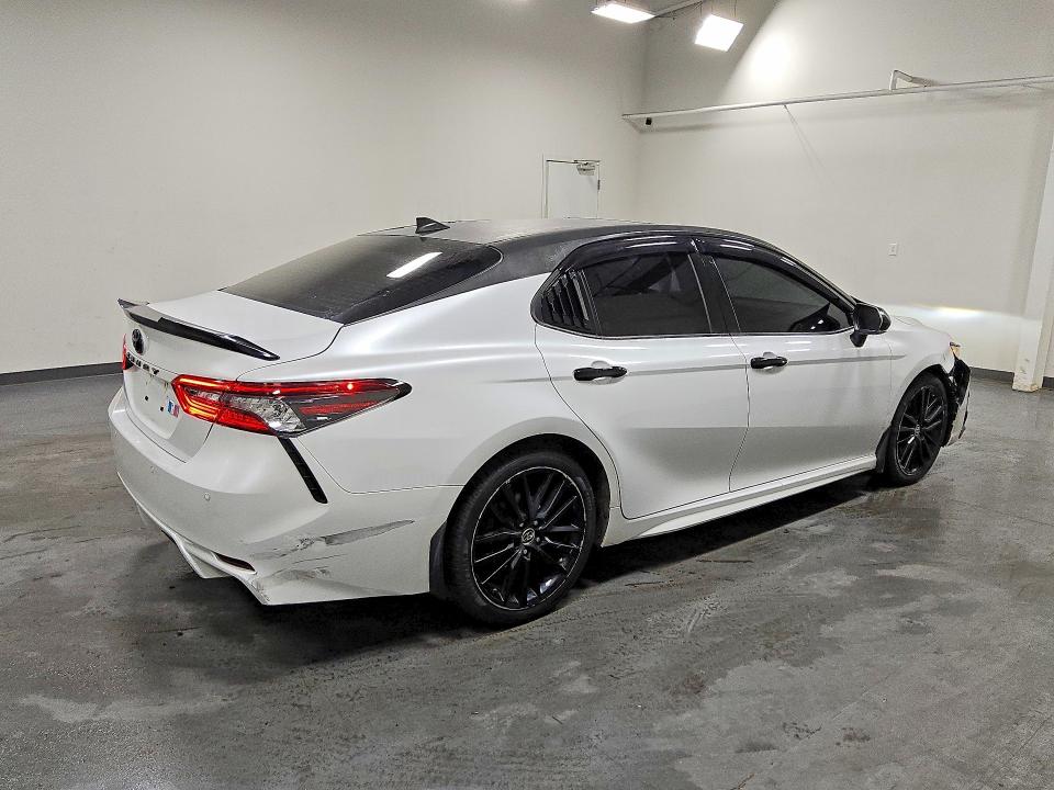 49216776 :رقم المزاد ، 4T1K31AK9NU596775 vin ، 2022 Toyota Camry مزاد بيع