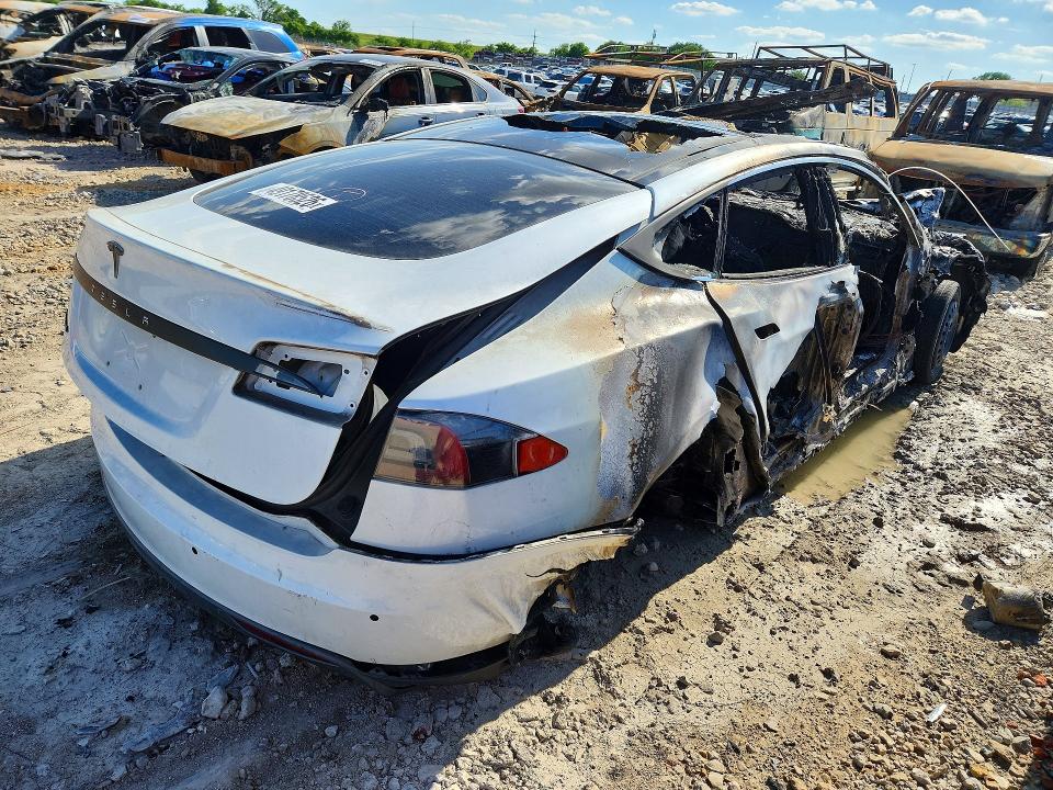 2015 Tesla Model S მანქანა იყიდება აუქციონზე, vin: 5YJSA1S22FF082785, აუქციონის ნომერი: 49178526