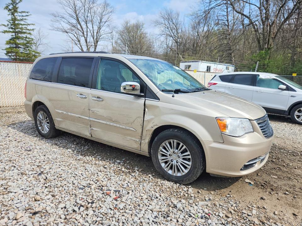 2015 Chrysler Town & Country მანქანა იყიდება აუქციონზე, vin: 2C4RC1CG0FR729711, აუქციონის ნომერი: 49538386