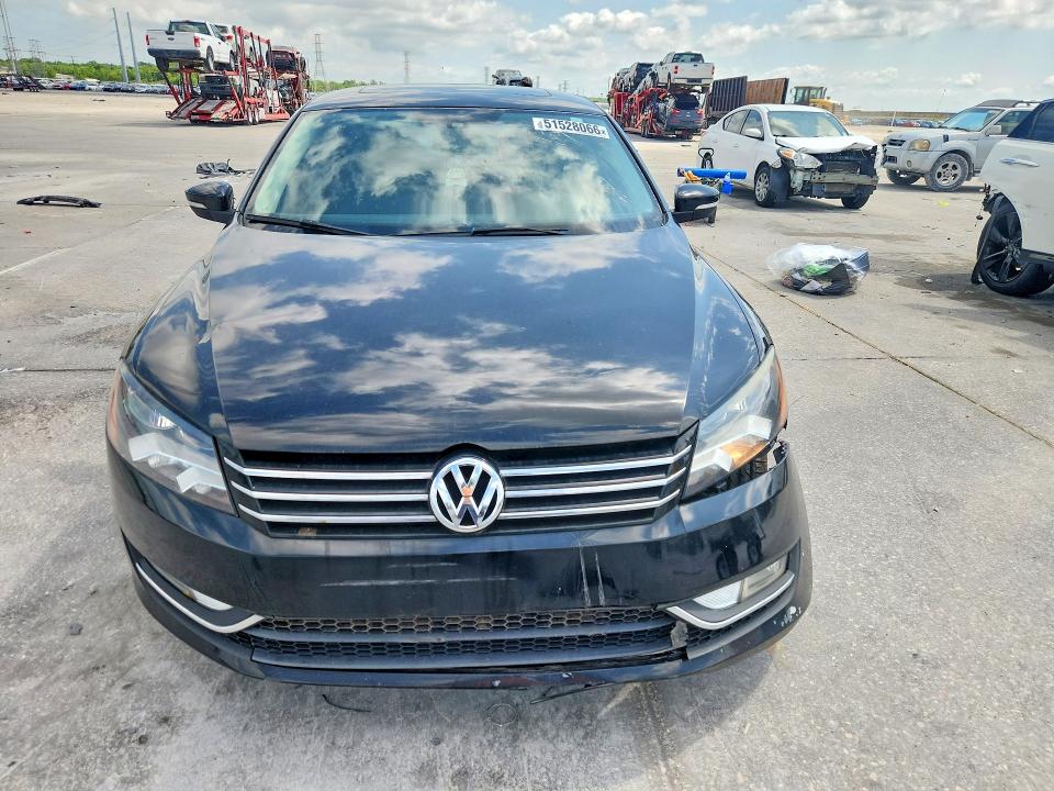 51528066 :رقم المزاد ، 1VWBS7A30FC019544 vin ، 2015 Volkswagen Passat مزاد بيع