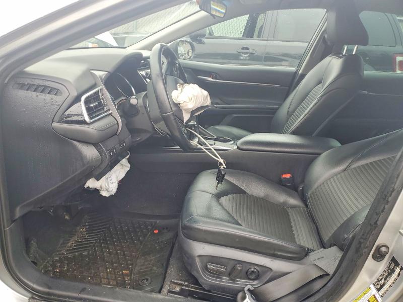 48535436 :رقم المزاد ، 4T1B11HK5JU124871 vin ، 2018 Toyota Camry مزاد بيع