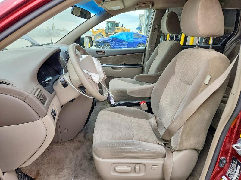 51876086 :رقم المزاد ، 5TDKK4CC7AS331916 vin ، 2010 Toyota Sienna مزاد بيع