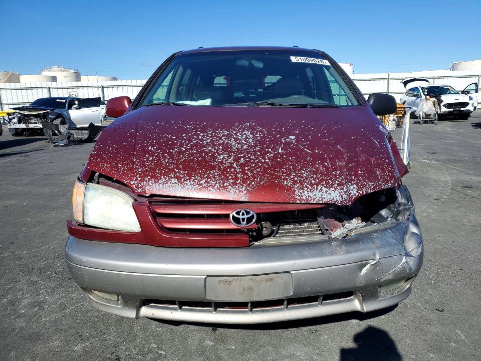 51009026 :رقم المزاد ، 4T3ZF13C82U490364 vin ، 2002 Toyota Sienna مزاد بيع