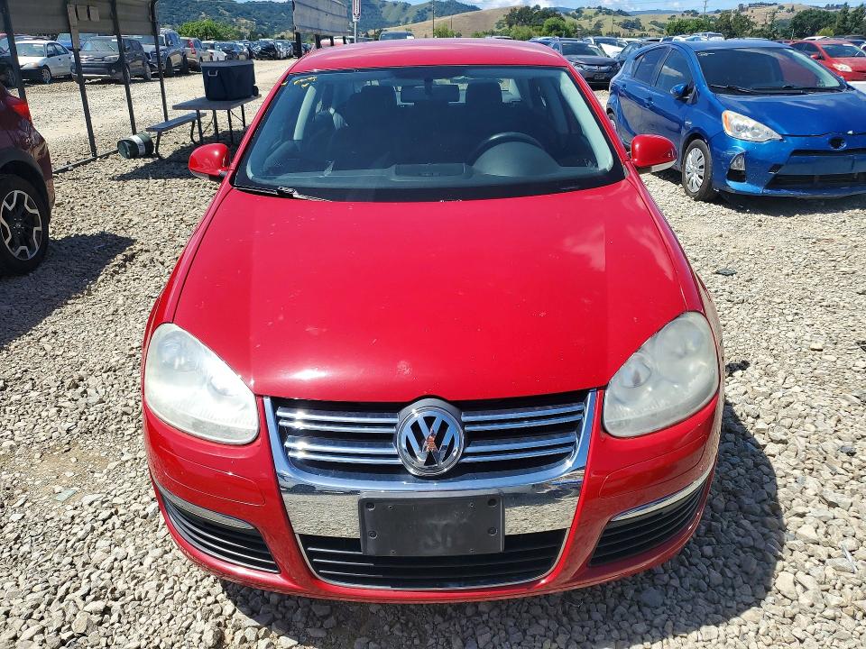 51044126 :رقم المزاد ، 3VWRF71K67M098244 vin ، 2007 Volkswagen Jetta مزاد بيع
