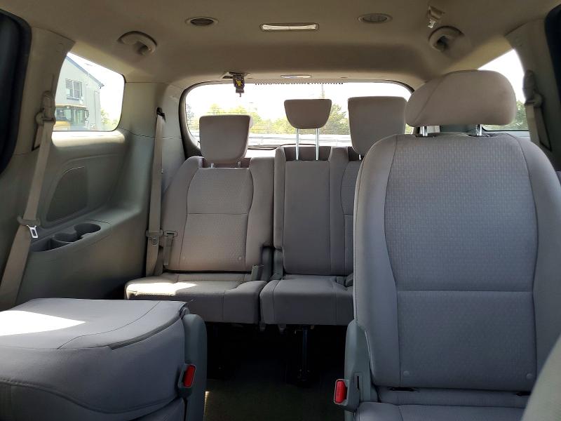 51142646 :رقم المزاد ، KNDMB5C12J6395763 vin ، 2018 Kia Sedona مزاد بيع