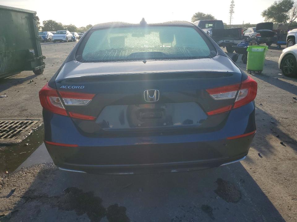 48081316 :رقم المزاد ، 1HGCV1F18JA247526 vin ، 2018 Honda Accord مزاد بيع