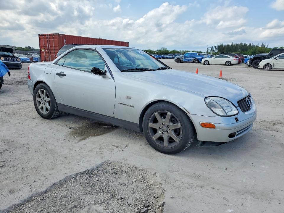 51835986 :رقم المزاد ، WDBKK47F4YF163147 vin ، 2000 Mercedes-benz Slk مزاد بيع