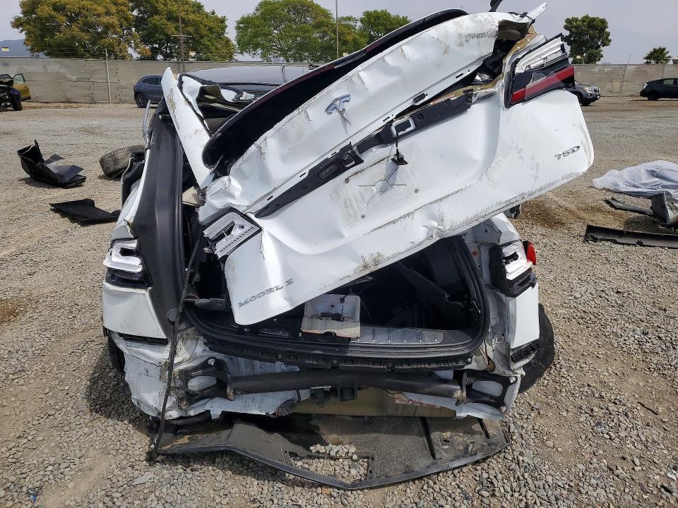 Продаж на аукціоні авто 2018 Tesla Model X, vin: 5YJXCBE24JF112993, номер лоту: 51029216