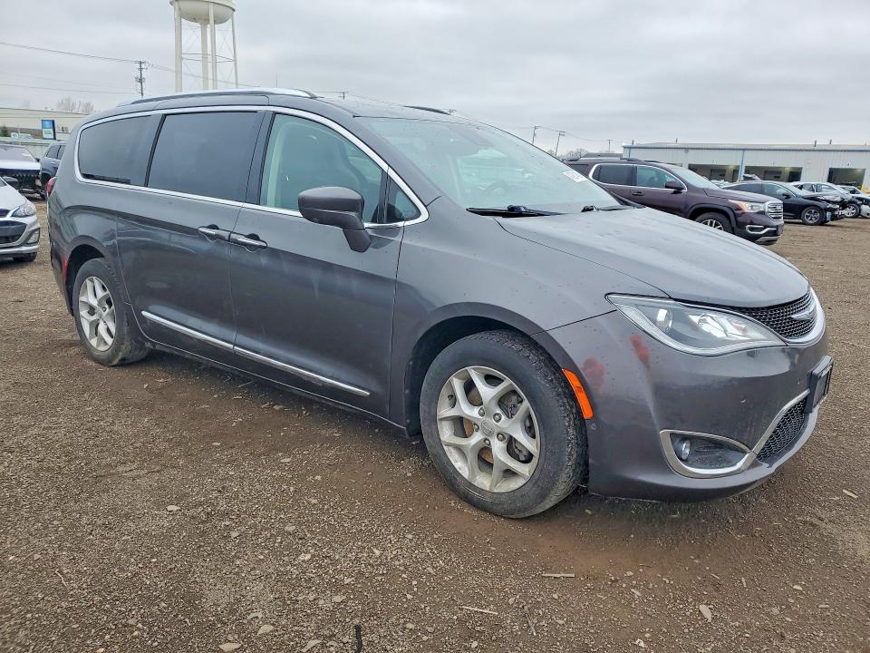 47981436 :رقم المزاد ، 2C4RC1EG6HR506671 vin ، 2017 Chrysler Pacifica مزاد بيع