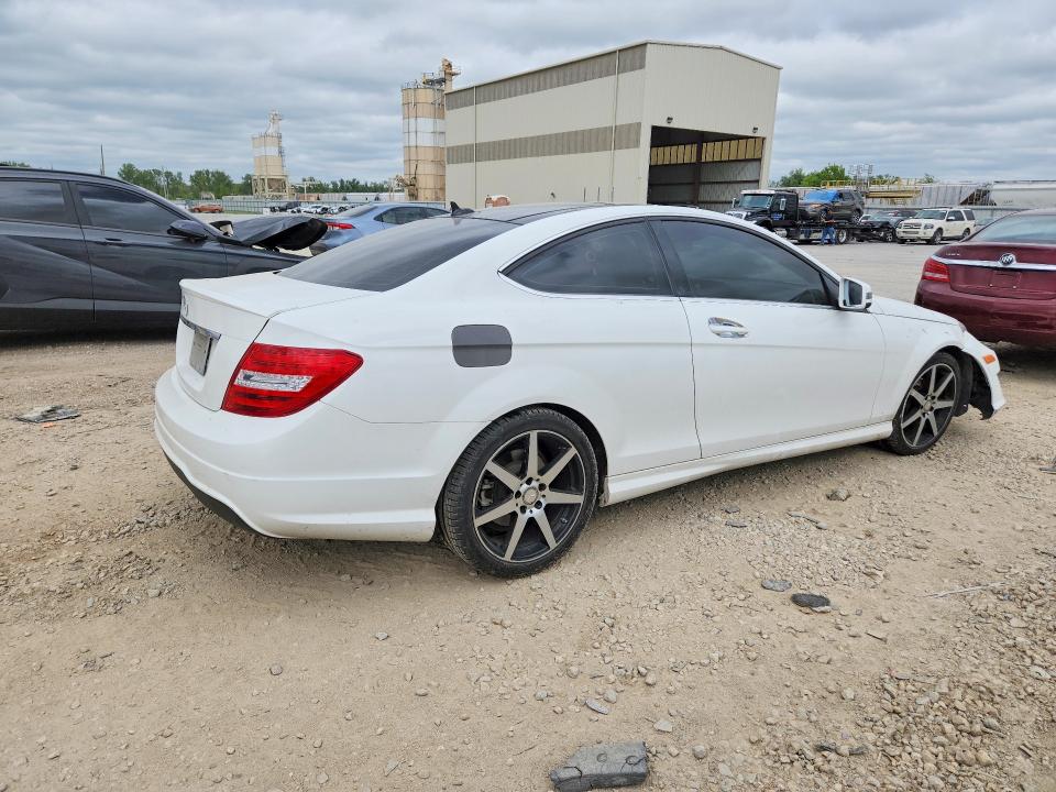 2015 Mercedes-benz C მანქანა იყიდება აუქციონზე, vin: WDDGJ4HB2FG401502, აუქციონის ნომერი: 50526546