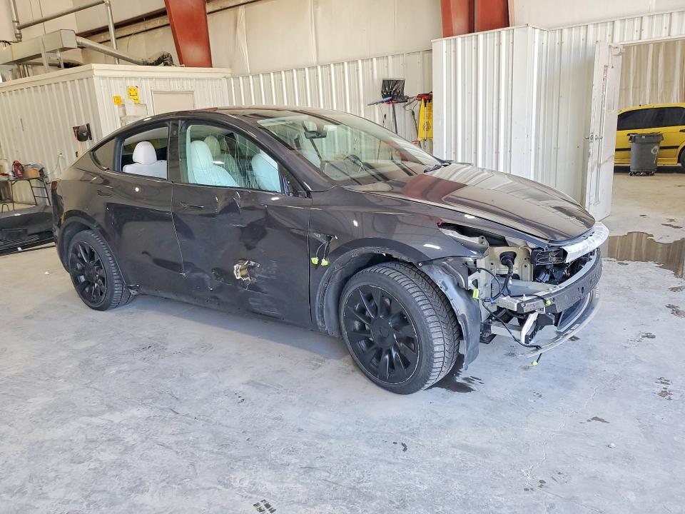 48932466 :رقم المزاد ، 5YJYGDEE2MF210102 vin ، 2021 Tesla Model Y مزاد بيع