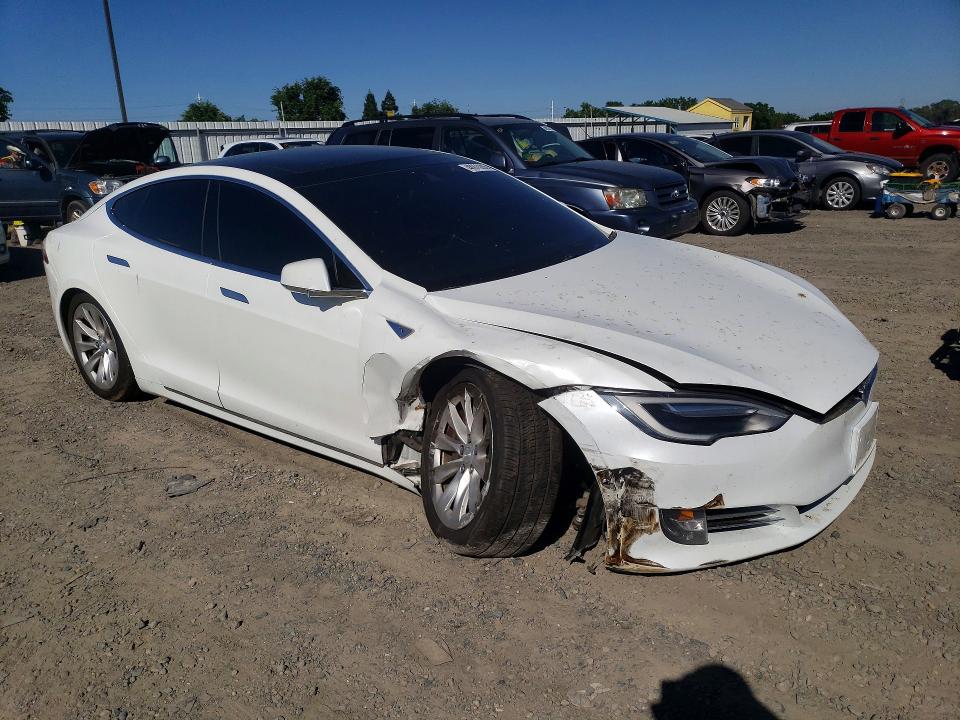48970296 :رقم المزاد ، 5YJSA1E28GF151590 vin ، 2016 Tesla Model S مزاد بيع