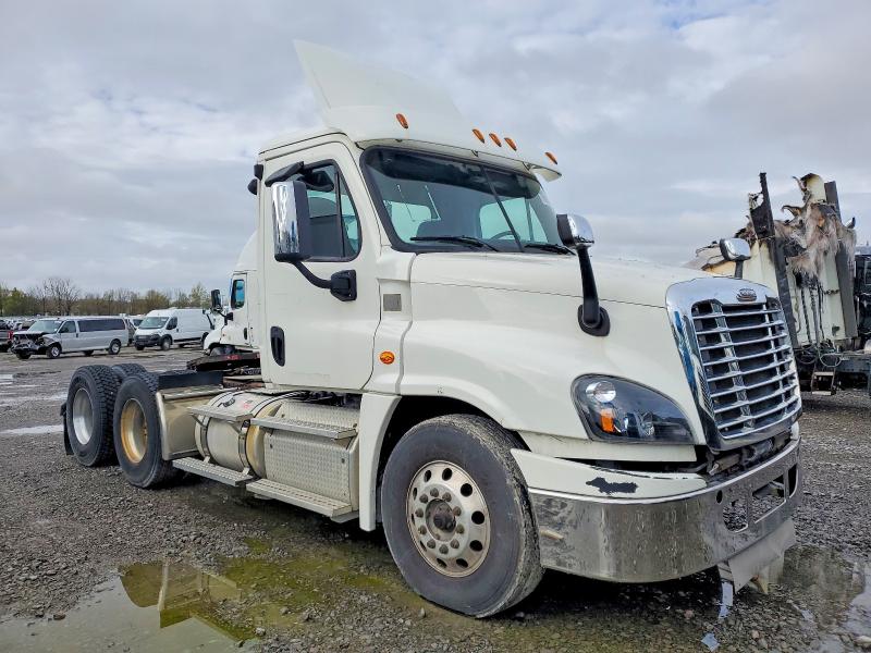 51856336 :رقم المزاد ، 1FUJGEDRXJLJR9654 vin ، 2018 Freigliner Cascadia 125 مزاد بيع