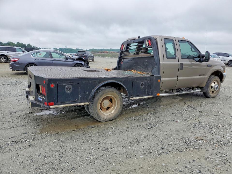 51070076 :رقم المزاد ، 1FDWX37F12EB00613 vin ، 2002 Ford F350 مزاد بيع